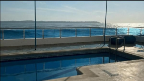 Amplios Apartamentos con Salida Directa al Mar en Laguito